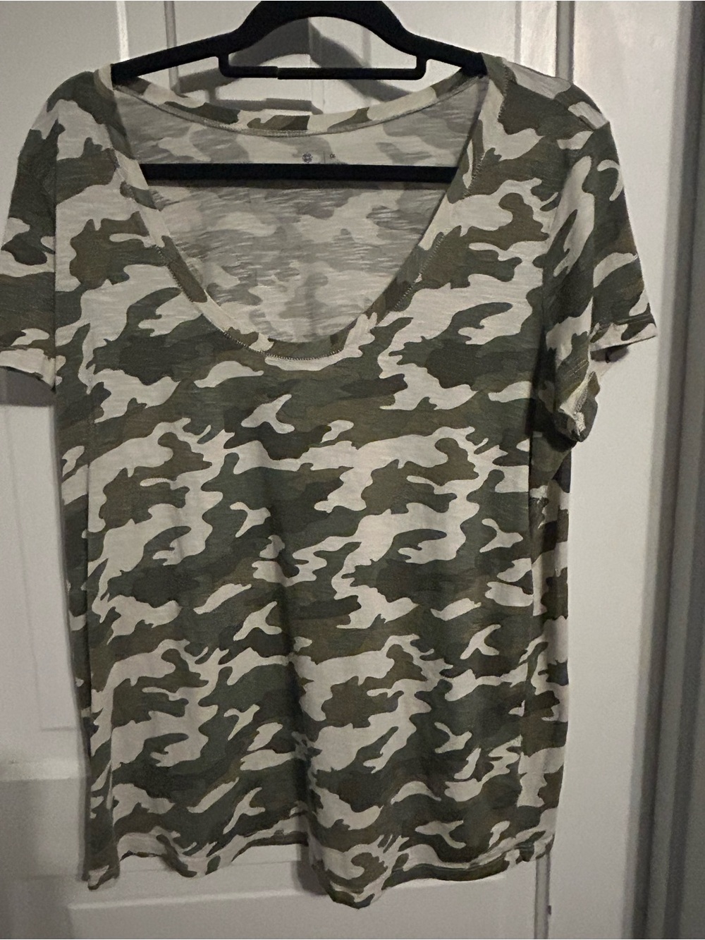 Susina Women's Camo Scoop Neck Tee - Olive & White